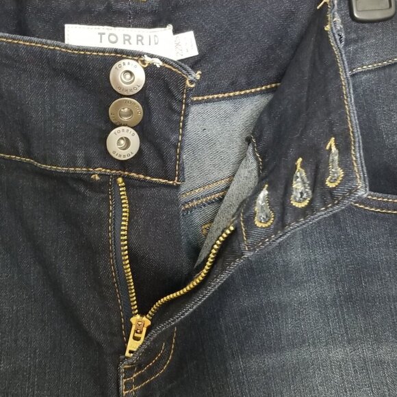 Torrid Women Denim 3X High Rise Skinny Stretch Dark Jegging Short Staple Capsule - Picture 6 of 14